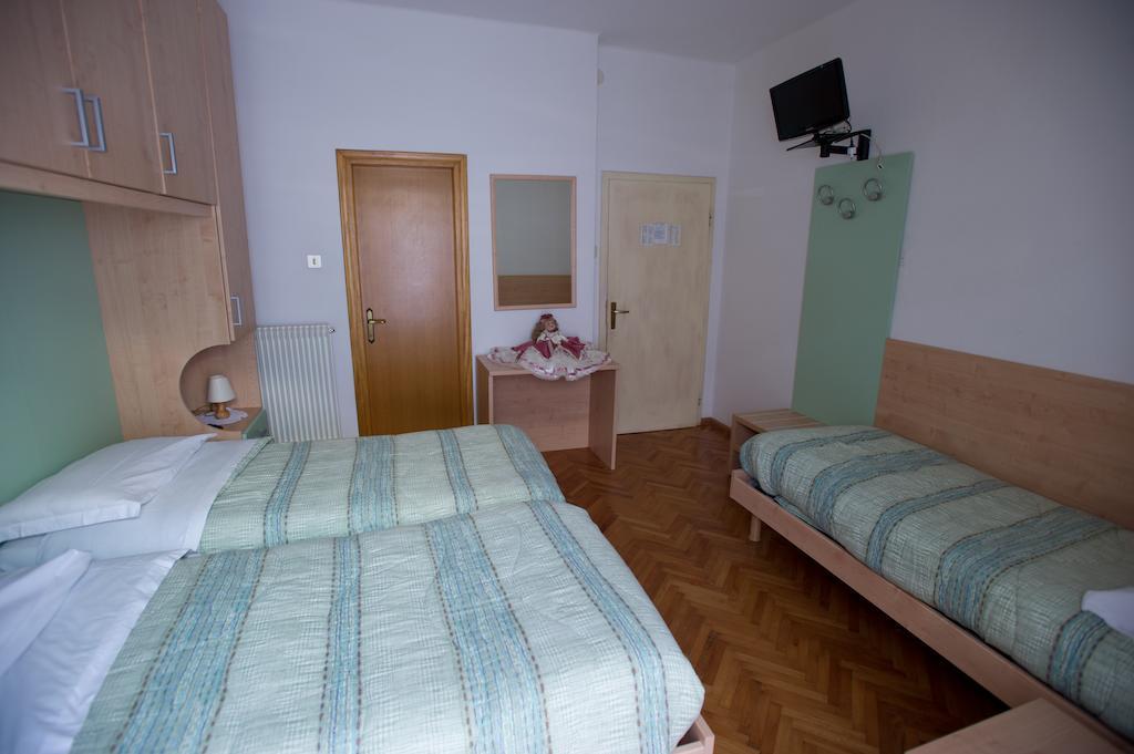 Albergo Italia Molveno Cameră foto